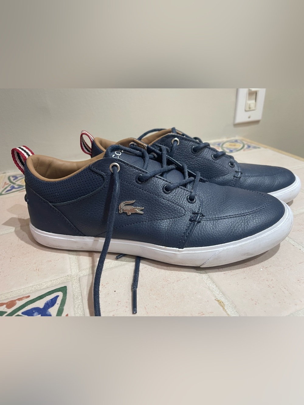 Lacoste Men's Navy Low-Top Leather Sneakers size 7
